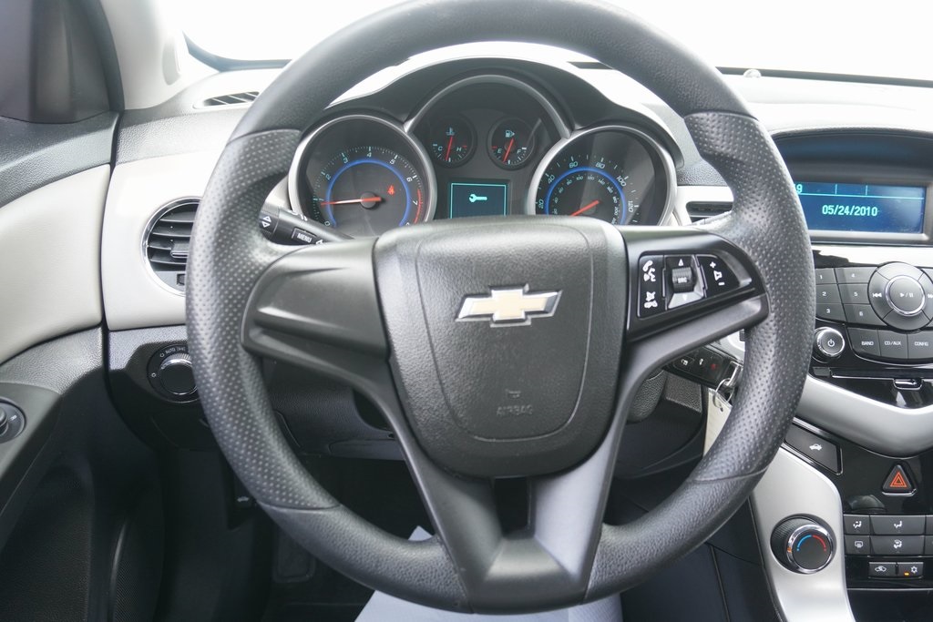 used 2015 Chevrolet Cruze car, priced at $9,500