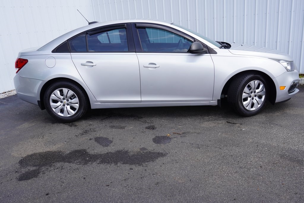 used 2015 Chevrolet Cruze car, priced at $9,500