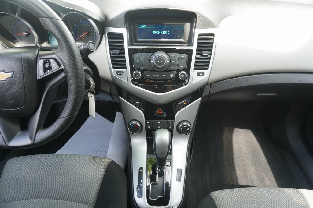 used 2015 Chevrolet Cruze car, priced at $9,500