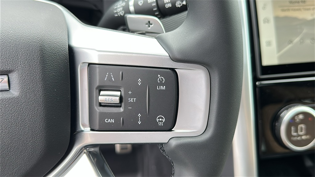 new 2025 Land Rover Discovery car, priced at $82,628