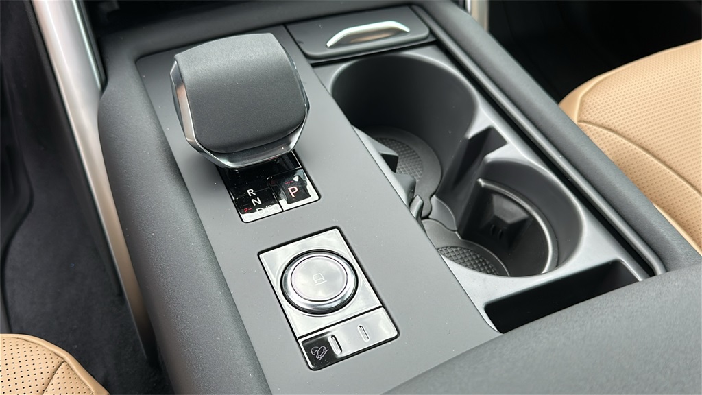 new 2025 Land Rover Discovery car, priced at $82,628