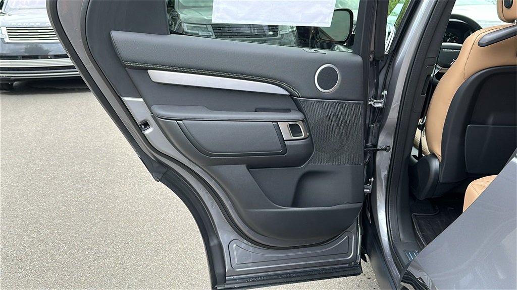 new 2025 Land Rover Discovery car, priced at $82,628