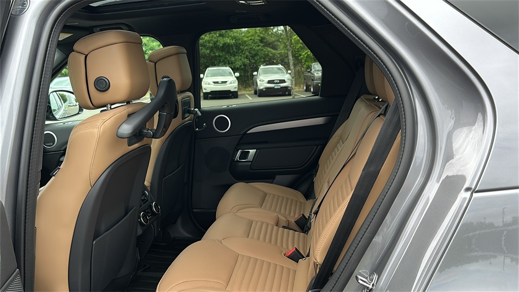 new 2025 Land Rover Discovery car, priced at $82,628