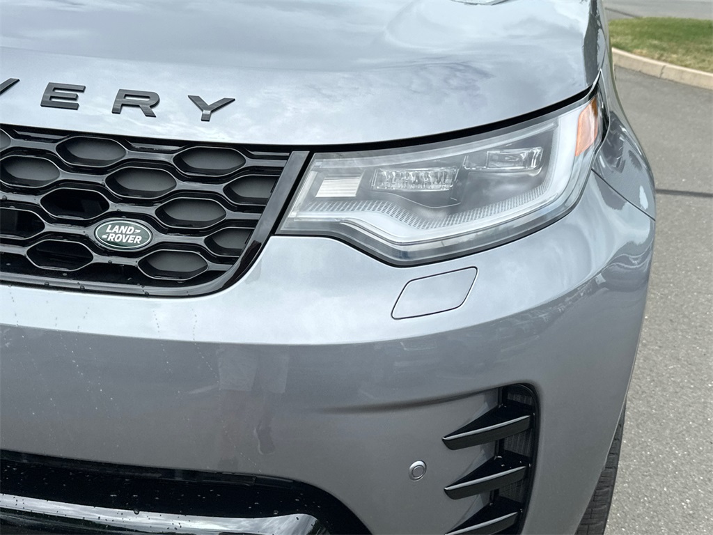 new 2025 Land Rover Discovery car, priced at $82,628