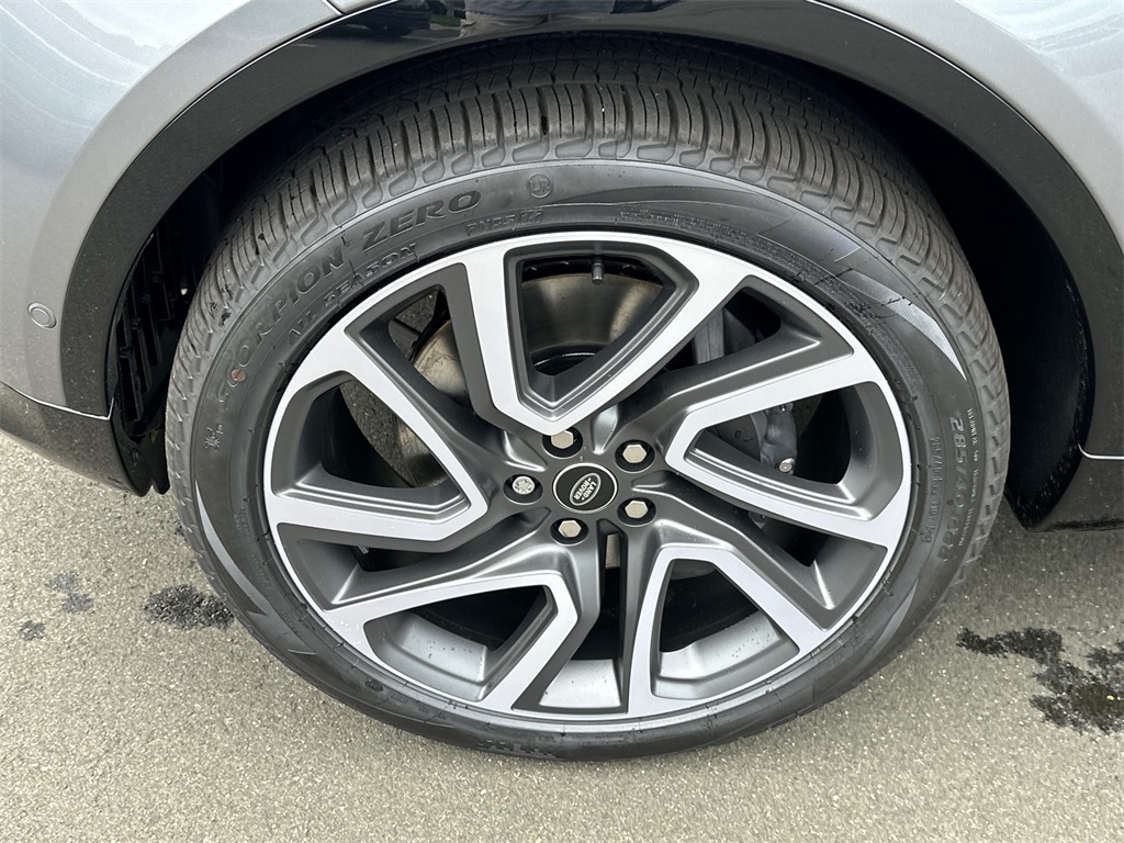 new 2025 Land Rover Discovery car, priced at $82,628