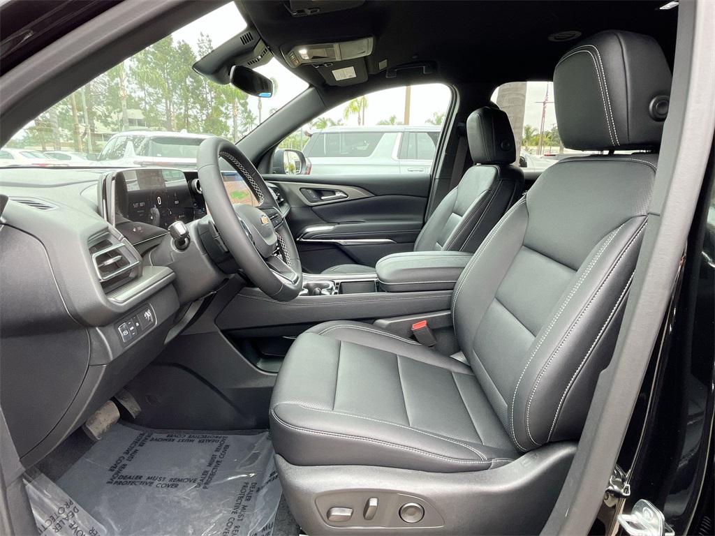 new 2025 Chevrolet Traverse car, priced at $42,221