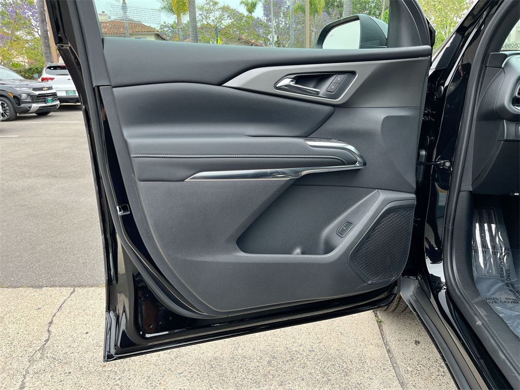 new 2025 Chevrolet Traverse car, priced at $42,221