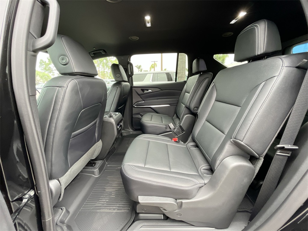 new 2025 Chevrolet Traverse car, priced at $42,221