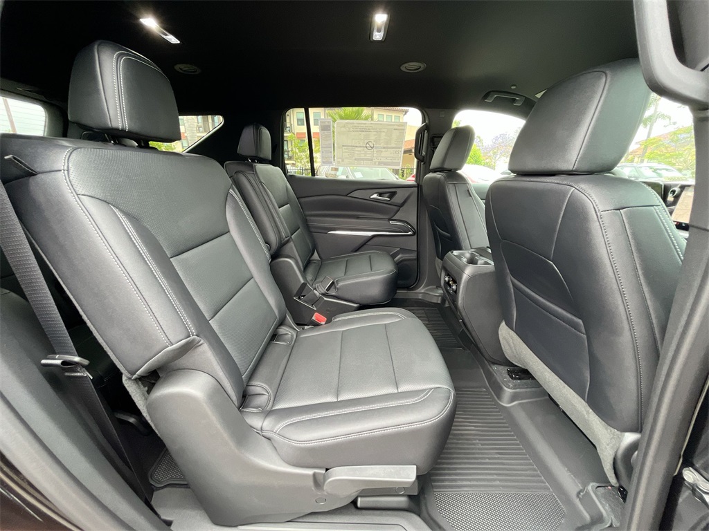 new 2025 Chevrolet Traverse car, priced at $42,221
