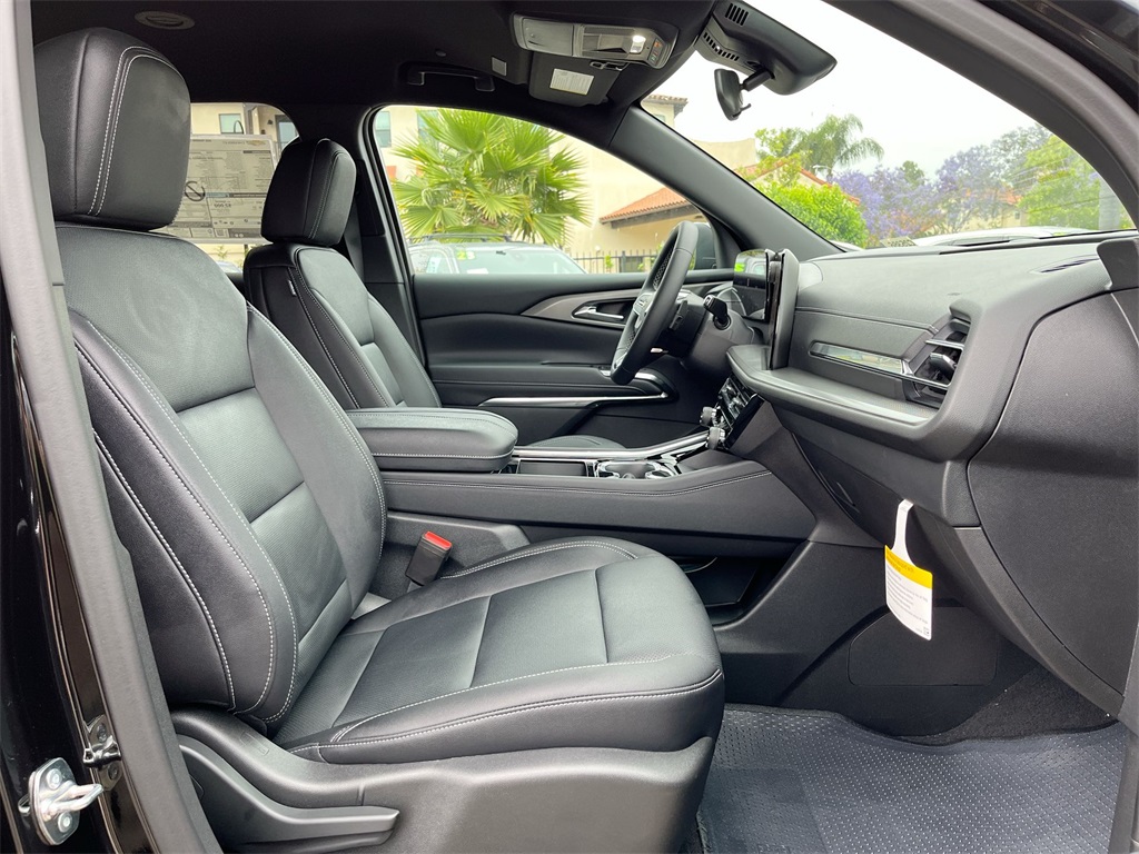 new 2025 Chevrolet Traverse car, priced at $42,221