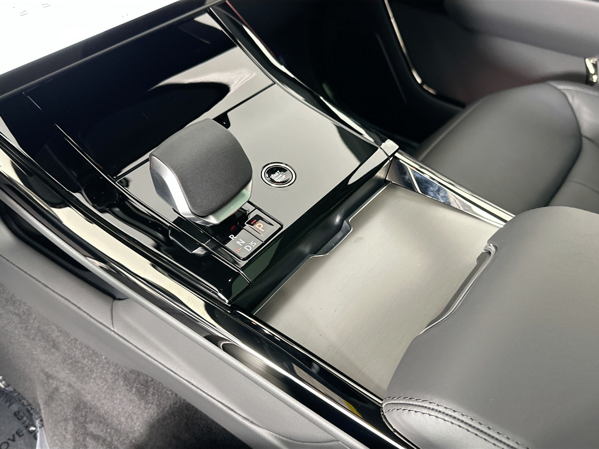 new 2025 Land Rover Range Rover Sport car, priced at $89,080