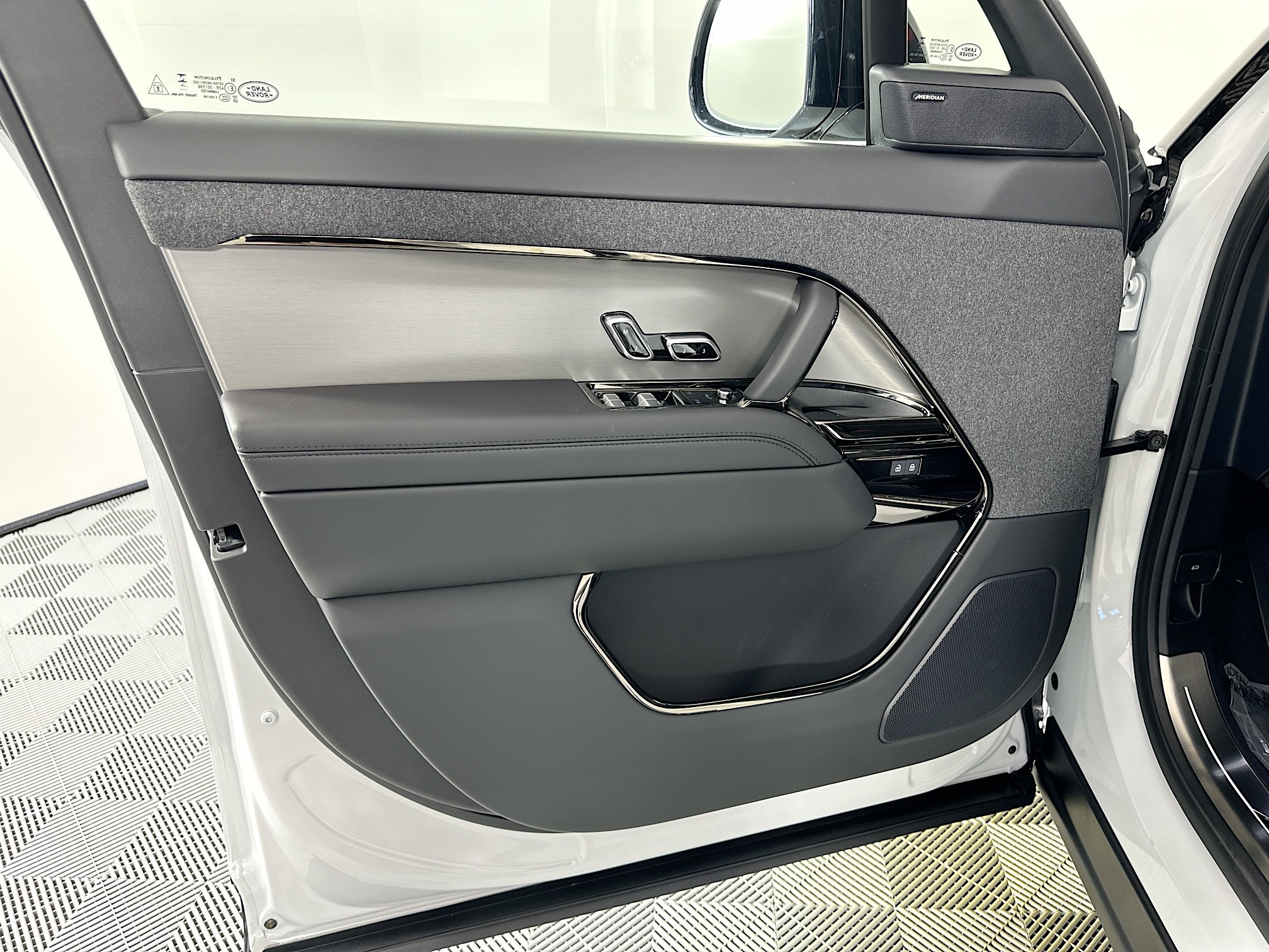 new 2025 Land Rover Range Rover Sport car, priced at $89,080