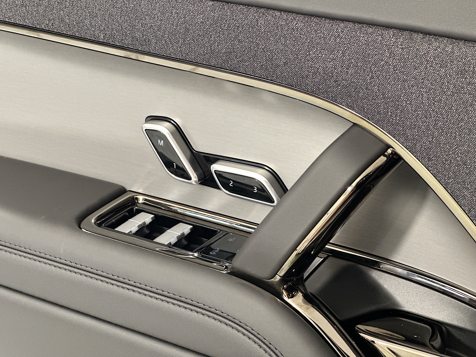 new 2025 Land Rover Range Rover Sport car, priced at $89,080