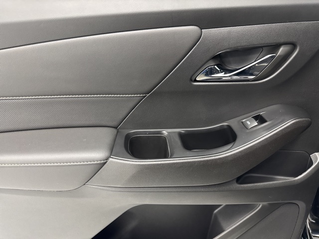 used 2023 Chevrolet Traverse car, priced at $41,984