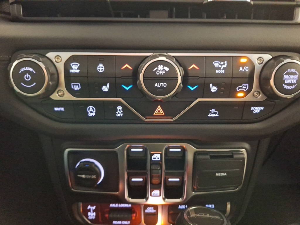 new 2025 Jeep Gladiator car, priced at $52,540