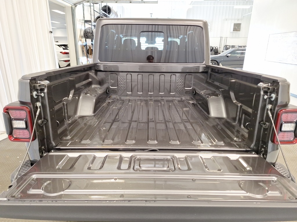 new 2025 Jeep Gladiator car, priced at $52,540
