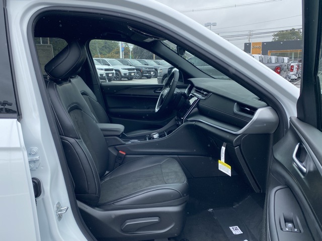 new 2025 Jeep Grand Cherokee L car, priced at $37,289