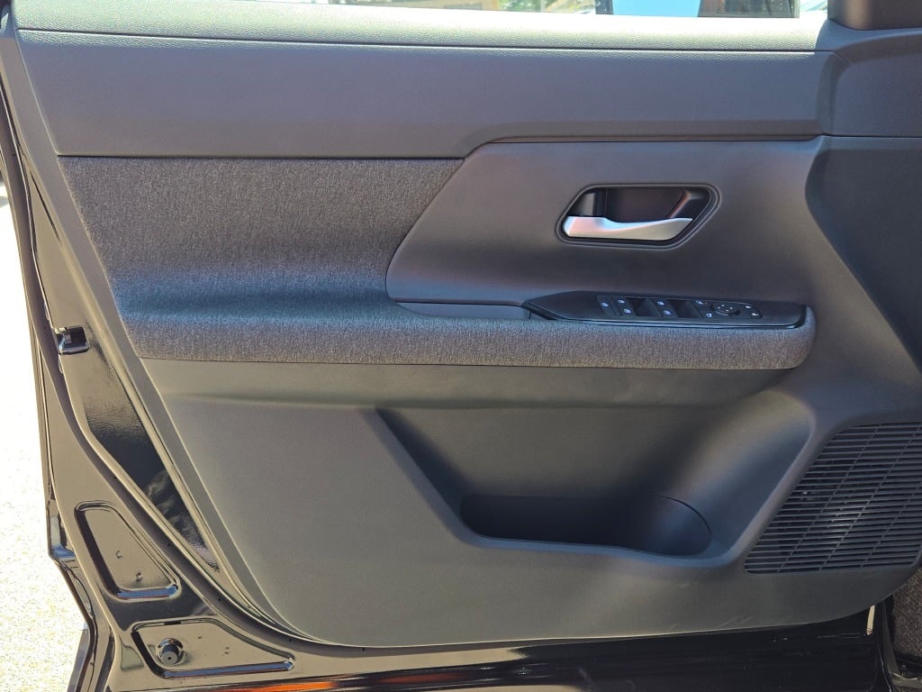 new 2025 Nissan Kicks car, priced at $27,180