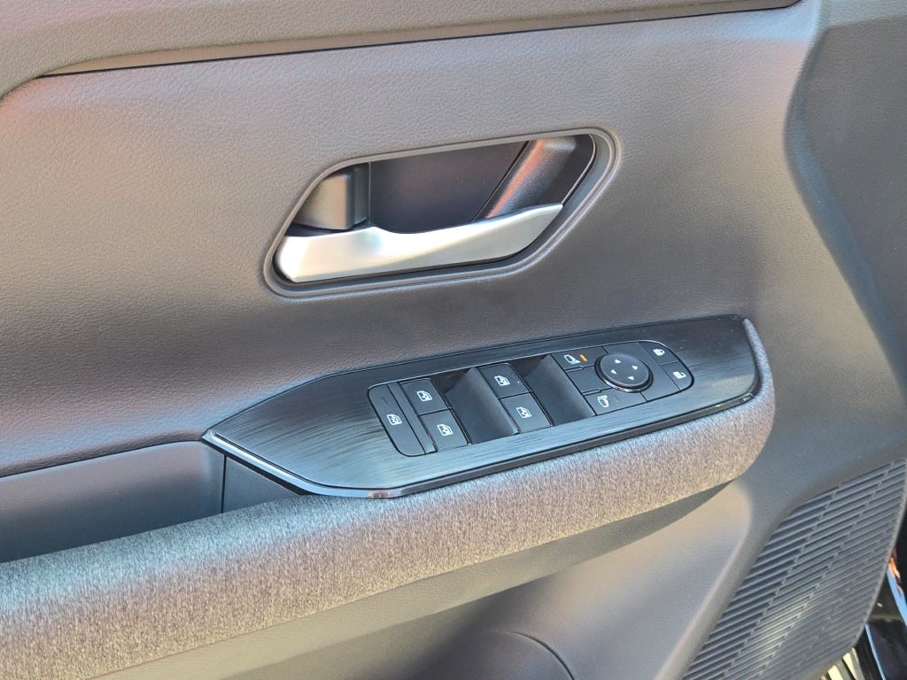 new 2025 Nissan Kicks car, priced at $27,180