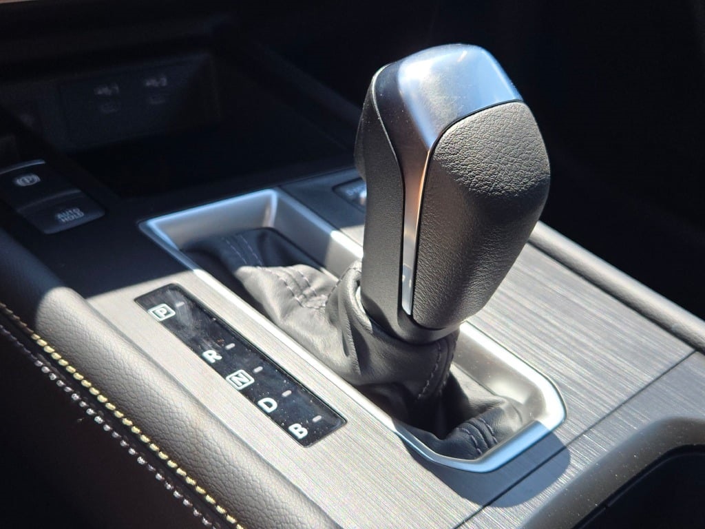 new 2025 Nissan Kicks car, priced at $27,180