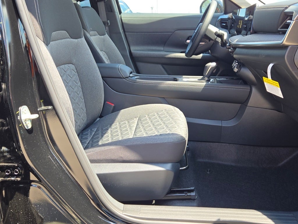 new 2025 Nissan Kicks car, priced at $27,180