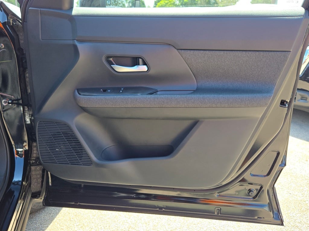 new 2025 Nissan Kicks car, priced at $27,180