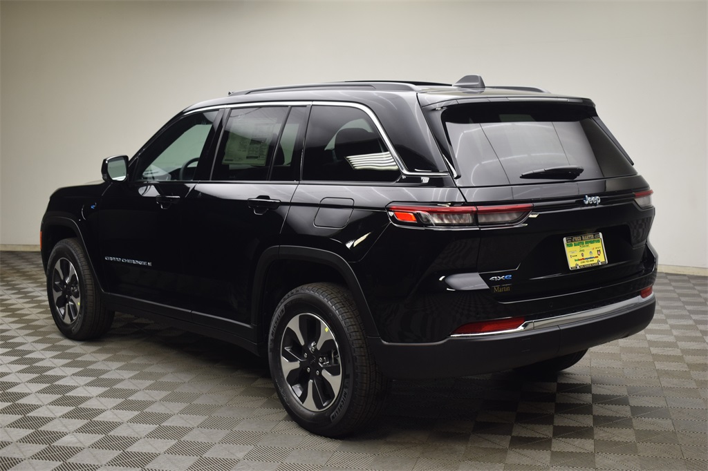 new 2025 Jeep Grand Cherokee car, priced at $55,433