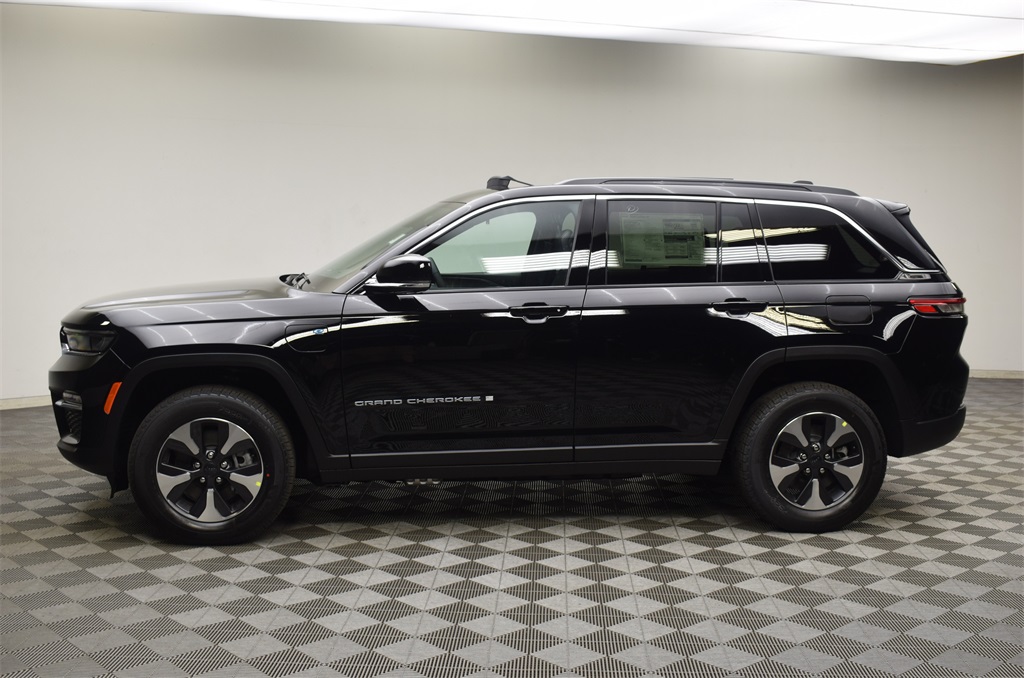 new 2025 Jeep Grand Cherokee car, priced at $55,433
