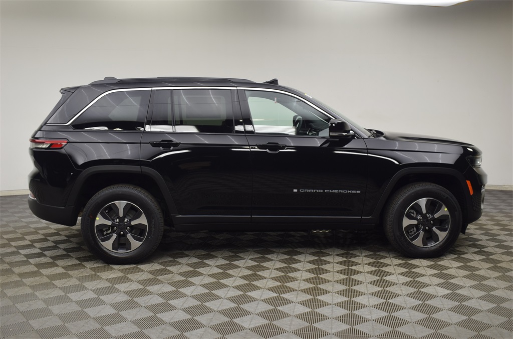 new 2025 Jeep Grand Cherokee car, priced at $55,433