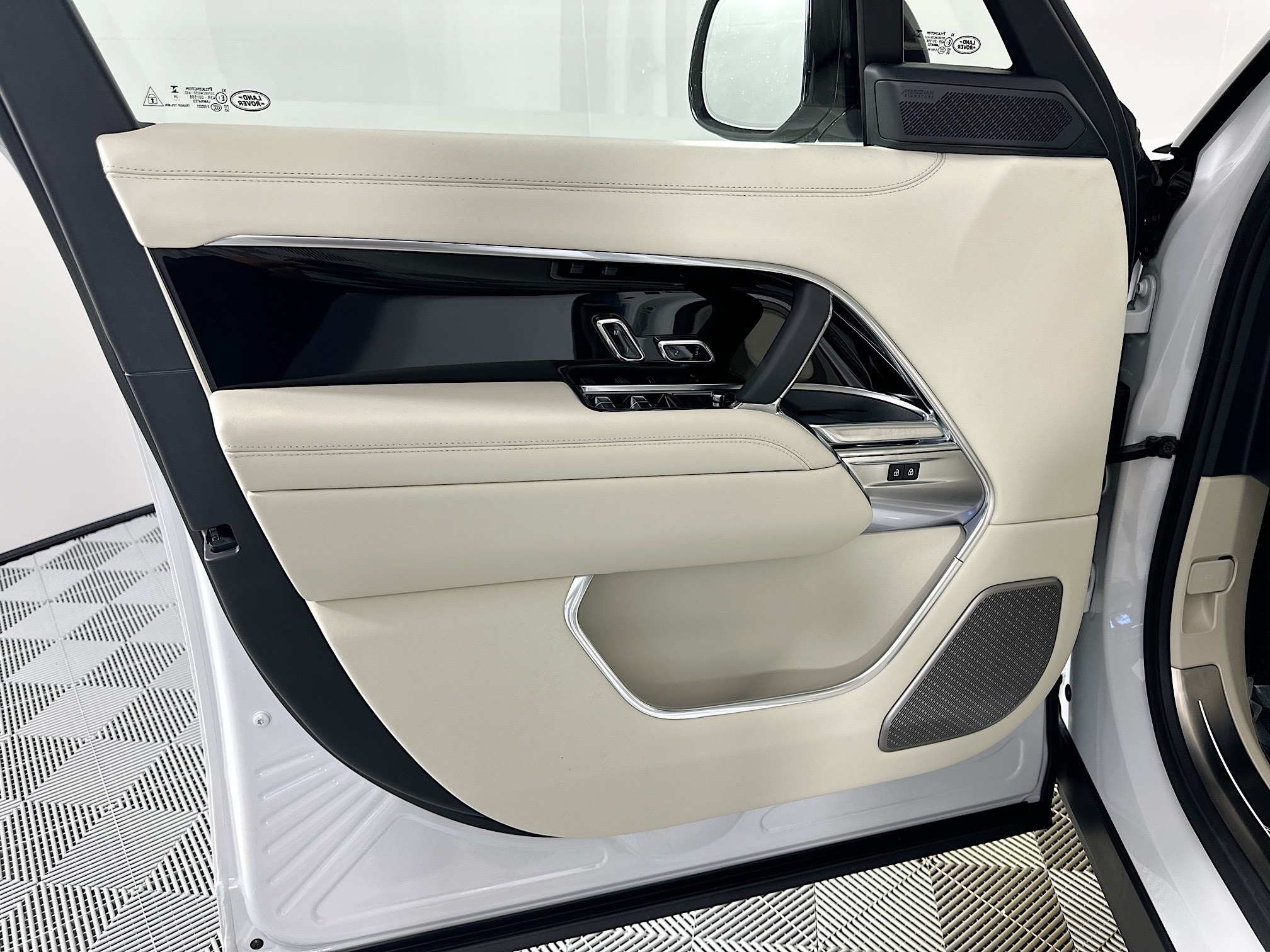 new 2025 Land Rover Range Rover car, priced at $179,680