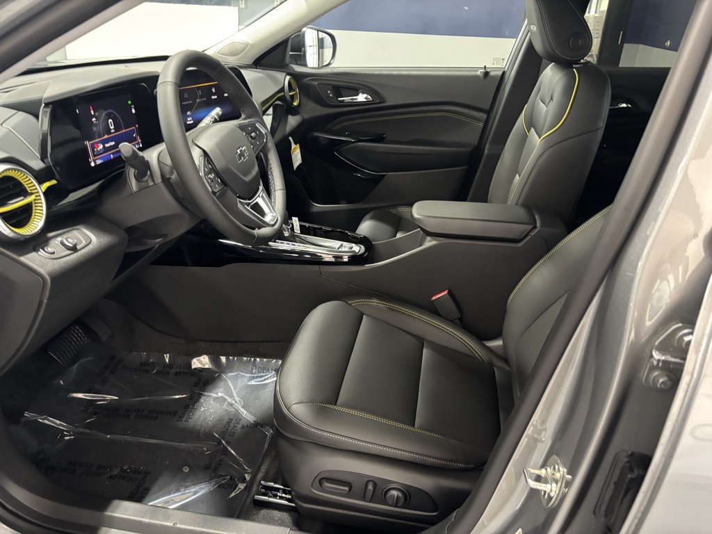 new 2025 Chevrolet Trax car, priced at $25,498