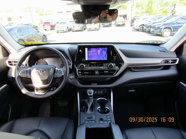 used 2023 Toyota Highlander car, priced at $39,399