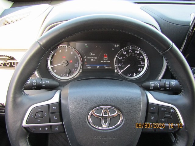 used 2023 Toyota Highlander car, priced at $39,399