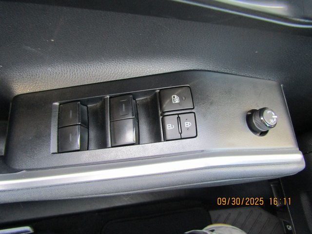 used 2023 Toyota Highlander car, priced at $39,399