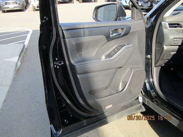 used 2023 Toyota Highlander car, priced at $39,399