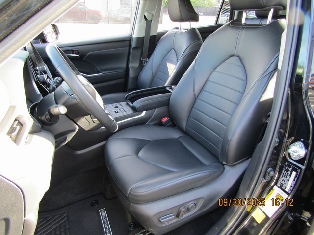 used 2023 Toyota Highlander car, priced at $39,399