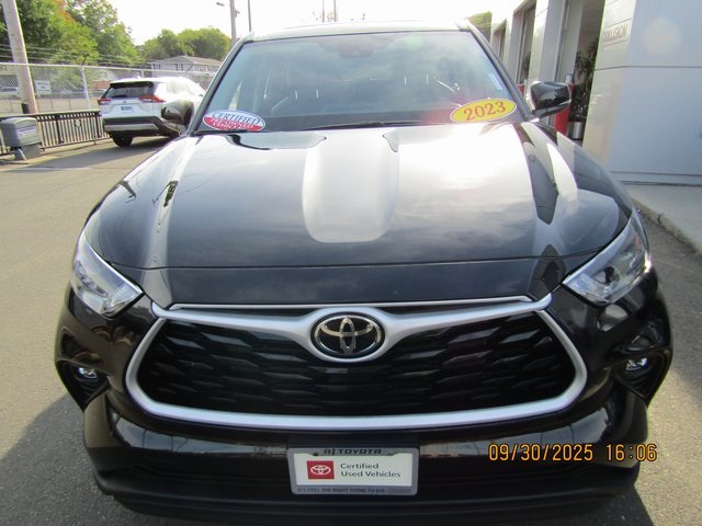 used 2023 Toyota Highlander car, priced at $39,399