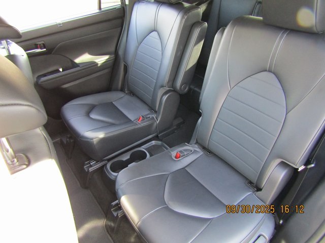 used 2023 Toyota Highlander car, priced at $39,399