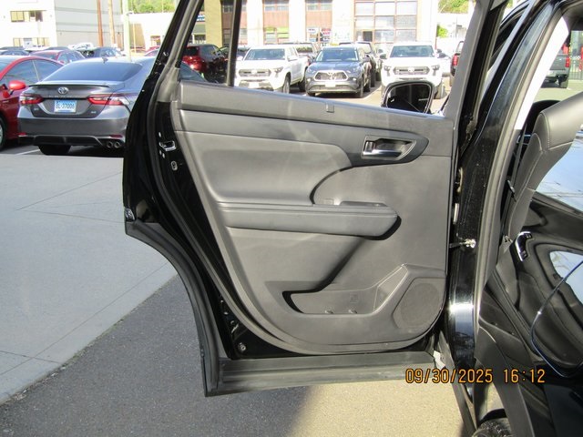 used 2023 Toyota Highlander car, priced at $39,399