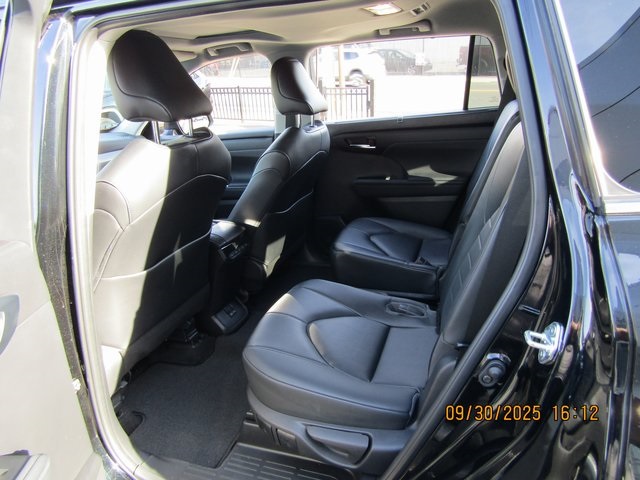 used 2023 Toyota Highlander car, priced at $39,399
