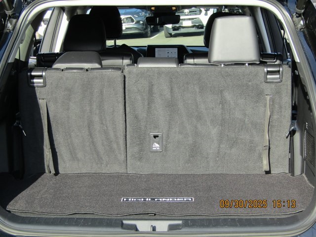used 2023 Toyota Highlander car, priced at $39,399