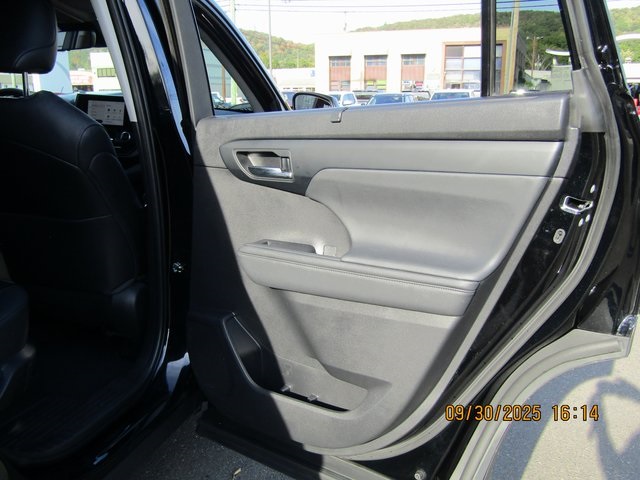 used 2023 Toyota Highlander car, priced at $39,399