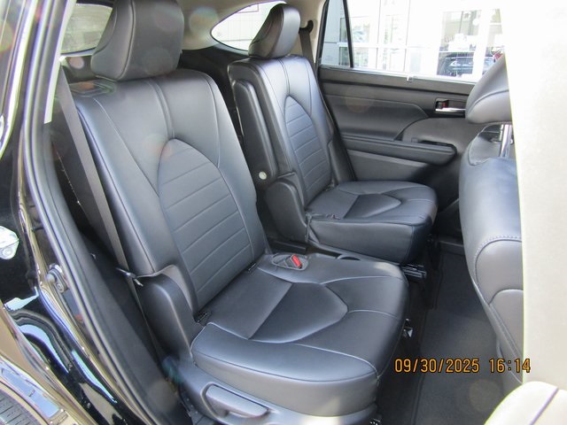 used 2023 Toyota Highlander car, priced at $39,399