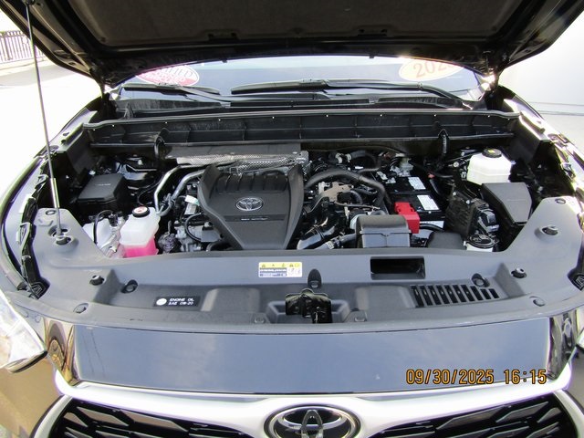 used 2023 Toyota Highlander car, priced at $39,399