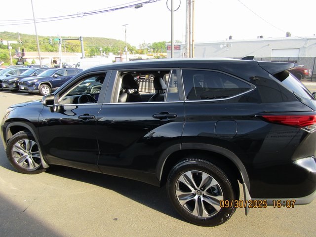used 2023 Toyota Highlander car, priced at $39,399