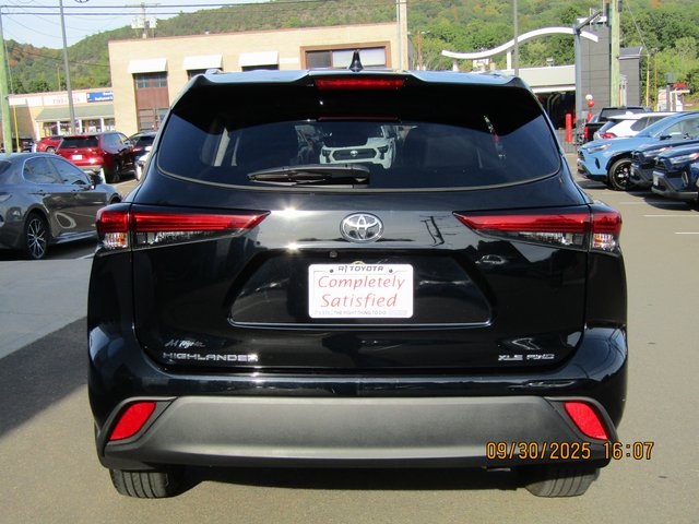 used 2023 Toyota Highlander car, priced at $39,399