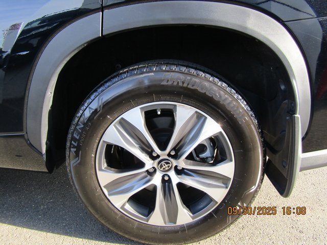 used 2023 Toyota Highlander car, priced at $39,399