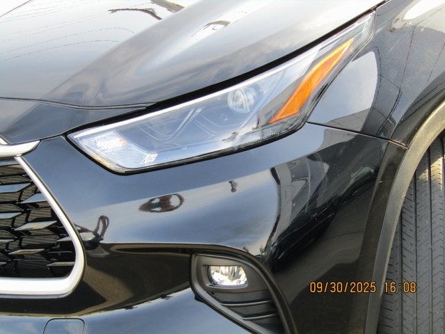used 2023 Toyota Highlander car, priced at $39,399
