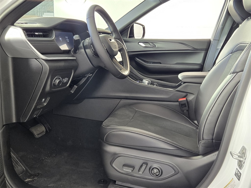 new 2025 Jeep Grand Cherokee L car, priced at $36,780