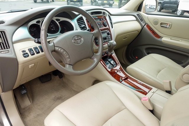 used 2007 Toyota Highlander car, priced at $9,000